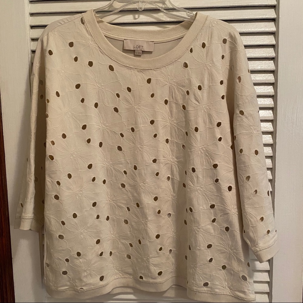 (Used) LOFT/Ann Taylor Flower Eyelet Top Sz L